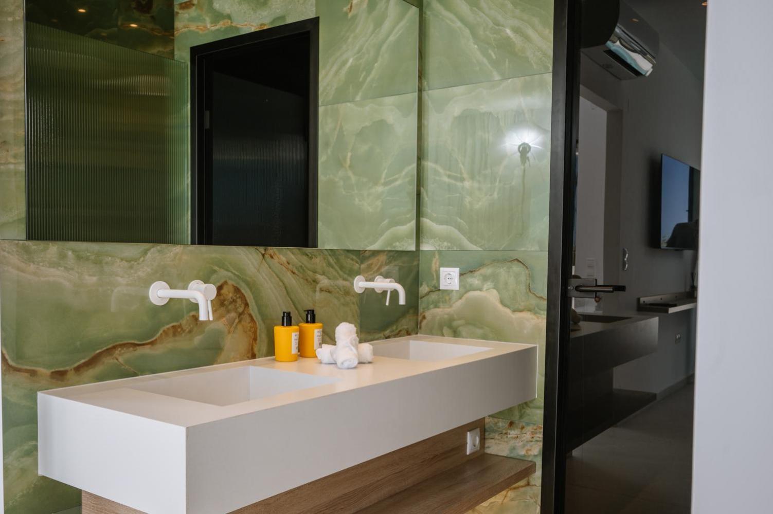 Sardines Luxury Suites ヘルソニソス エクステリア 写真